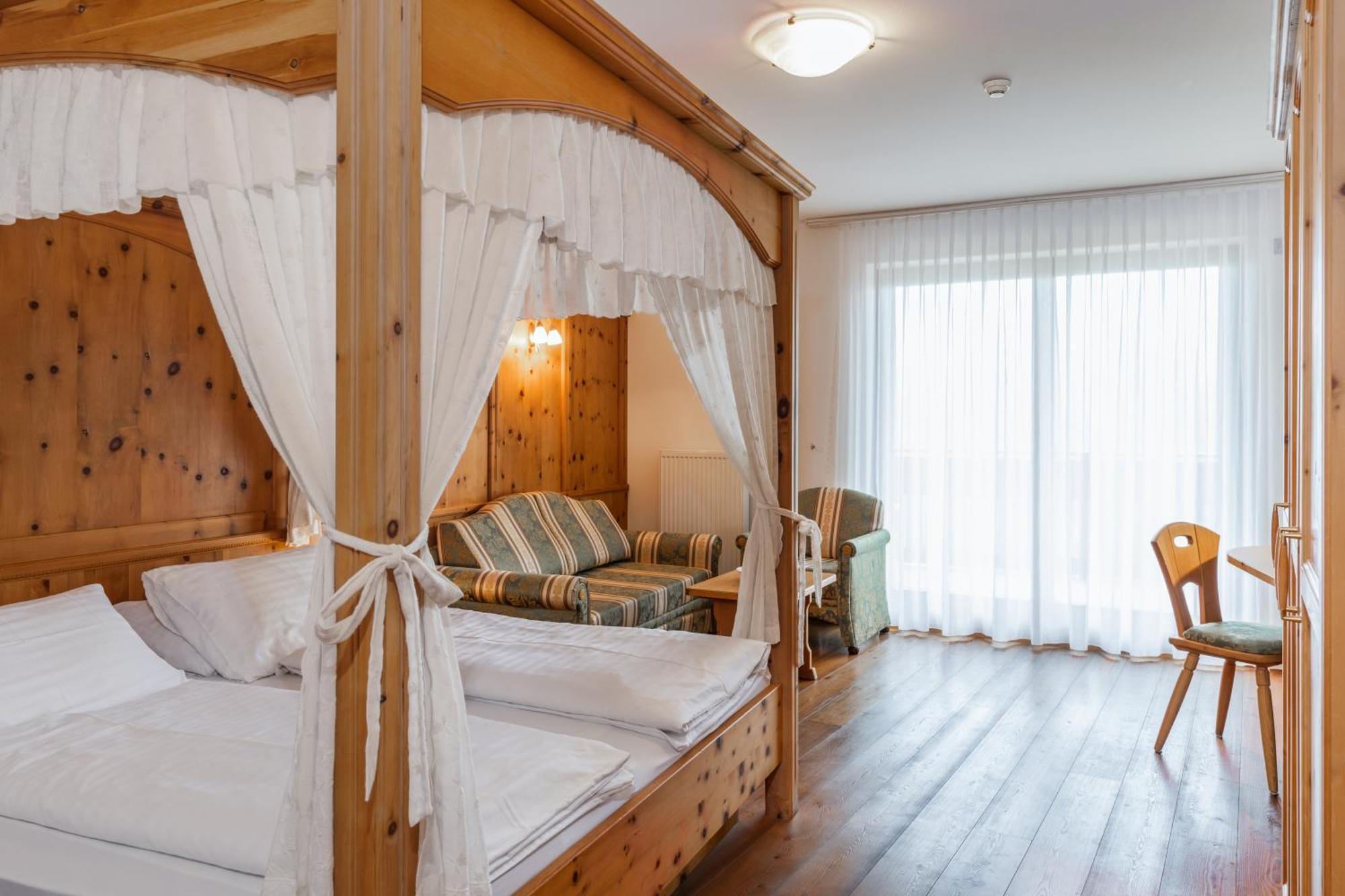 Hotel Asterbel Брайес  Экстерьер фото