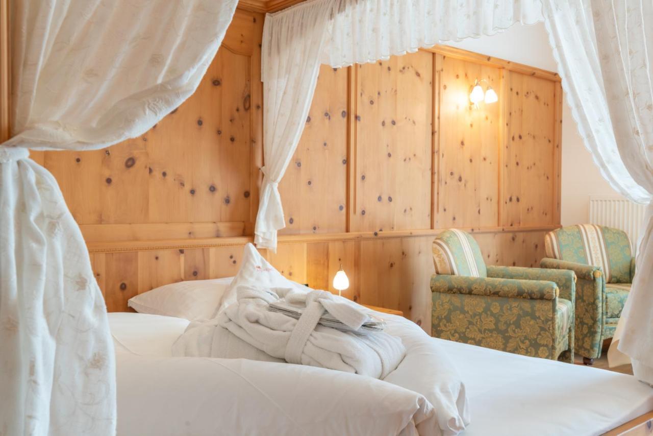 Hotel Asterbel Брайес  Экстерьер фото